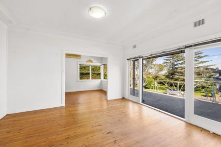 THREE BEDROOM FAMILY HOME - Photo 3