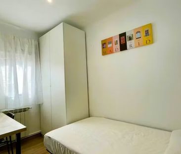 Calle de Mercurio, Madrid, Community of Madrid 28032 - Photo 1