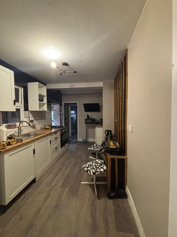 2 Bed Flat, Radstock Road, RG1 - Photo 4