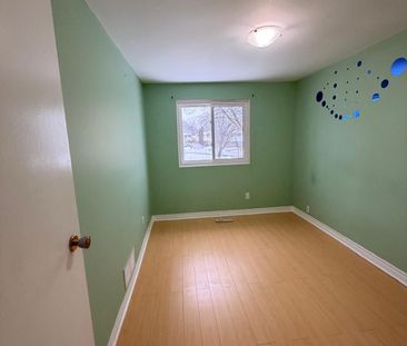 For Lease - 1391 Fenelon Crescent, Oshawa, Ontario - Photo 2