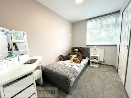 3 bedroom end of terrace house to rent - Photo 3