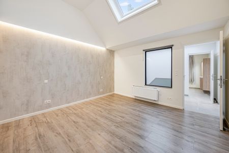 Compleet gerenoveerde woning met 2 slaapkamers en leuke koer. - Foto 2