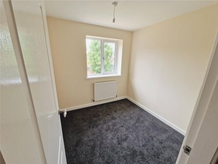 4 bedroom detached house to rent - Photo 4