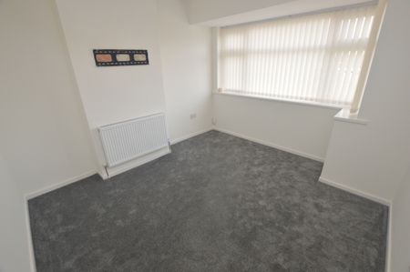 3 Bedroom Semi-Detached House - Photo 3