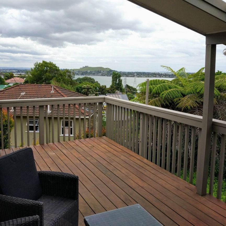 Bright and spacious 3 bedroom, Hillsbrough - Photo 1