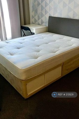 1 bedroom in a house share to rent - Photo 3