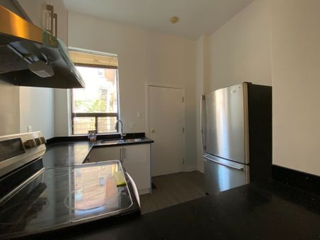 For Lease - 202 Gerrard Street Unit# 1, Toronto, Ontario - Photo 2