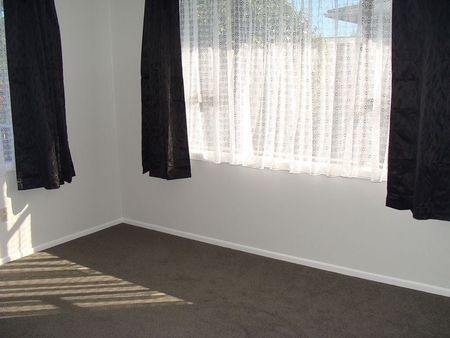 3 Bedroom Home in Waitara - Photo 4
