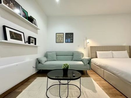 Calle de Hortaleza, Madrid, Community of Madrid 28004 - Photo 2