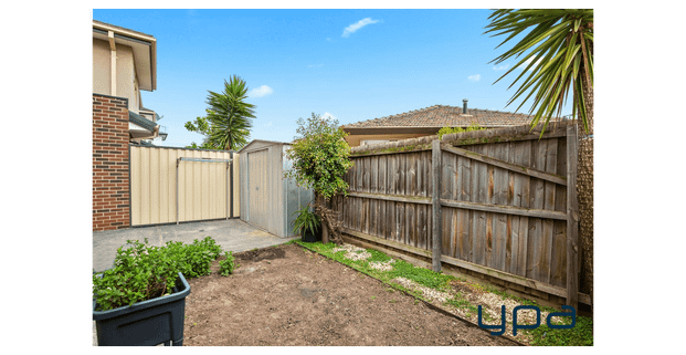 Modern Comfort & Low-Maintenance Living in a Prime Location !! - Photo 1