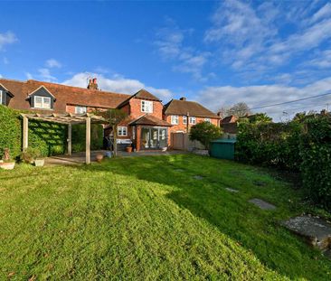 An immaculate three bedroom cottage located in the highly desirable... - Photo 2