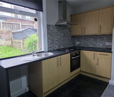 John Street, Birstall, Batley, West Yorkshire, WF17 - Photo 2