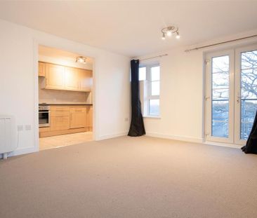 2 bedroom flat to rent - Photo 2