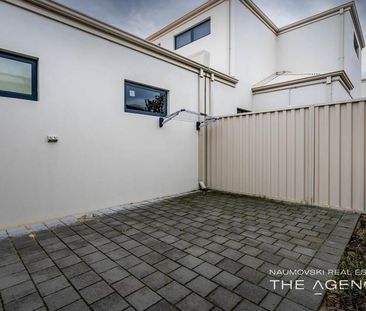 2 Bedroom 2 Bathroom home in Nollamara - Photo 4