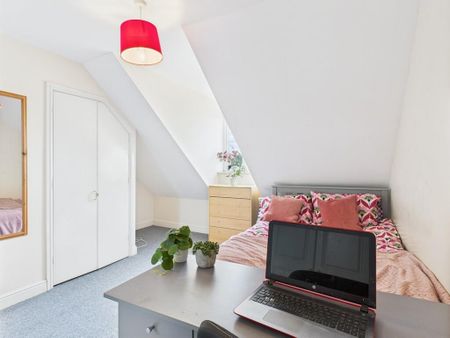 4 bedroom semi-detached house to rent - Photo 4