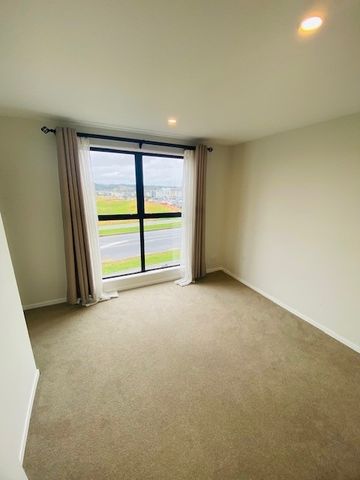 SILVERDALE, 2 BEDROOMS - Photo 2