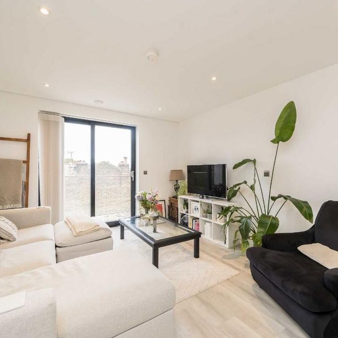 3 bedroom flat to rent - Photo 1