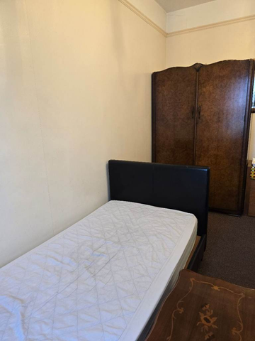 1 bedroom in a flat share to rent - Photo 4