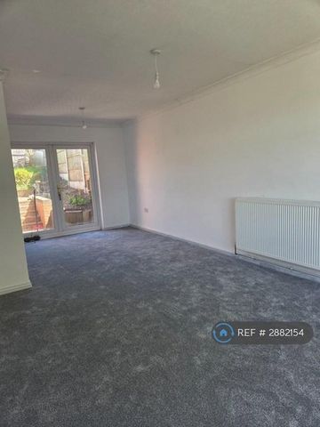 3 bedroom terraced house to rent - Photo 2