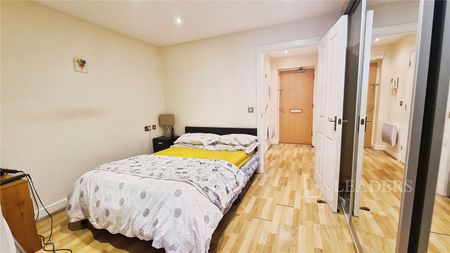 apartment to rent Lower Canal Walk, Southampton, SO14 - Photo 4