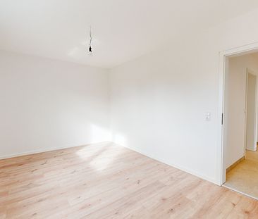 Komplett sanierte Wohnung mit großem Balkon und Einbauküche in absolut ruhiger Lage - Photo 2