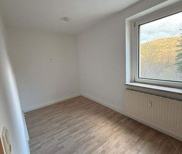 Wohnen im Grünen - 3 Raum Wohnung Hartenstein ab 05/2025 zu vermieten - Photo 4