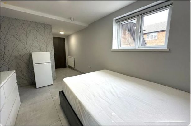 Studio for Rent - Photo 1