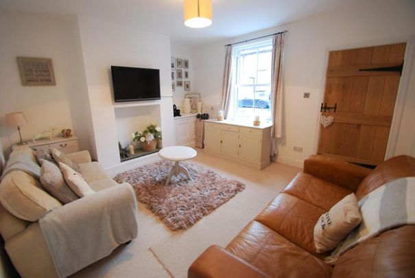 2 bedroom terraced house to rent - Photo 1