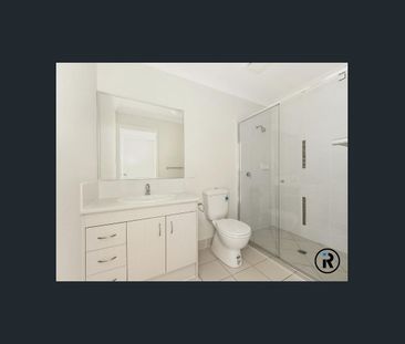 Modern 3 Bedroom Duplex!! - Photo 5