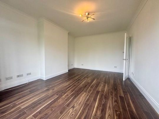 3 bedroom flat to rent - Photo 1