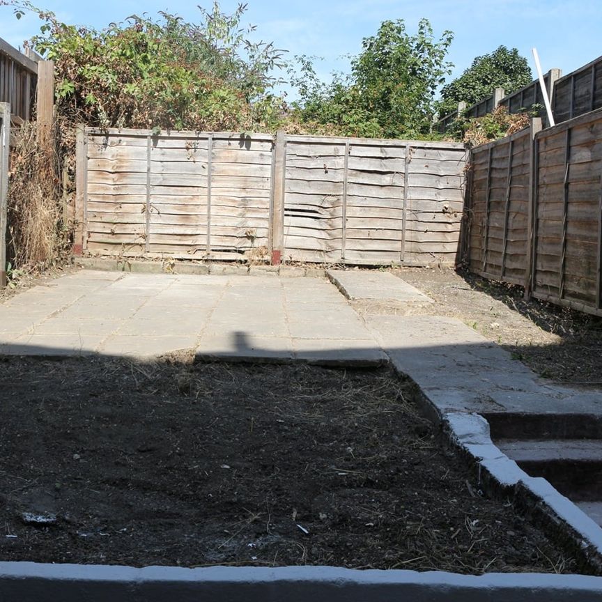 1 Bed Flat, Garratt Lane, SW17 - Photo 1