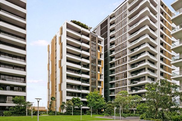 Modern Apartment with Stunning Views in the Heart of Eastgardens - Photo 1