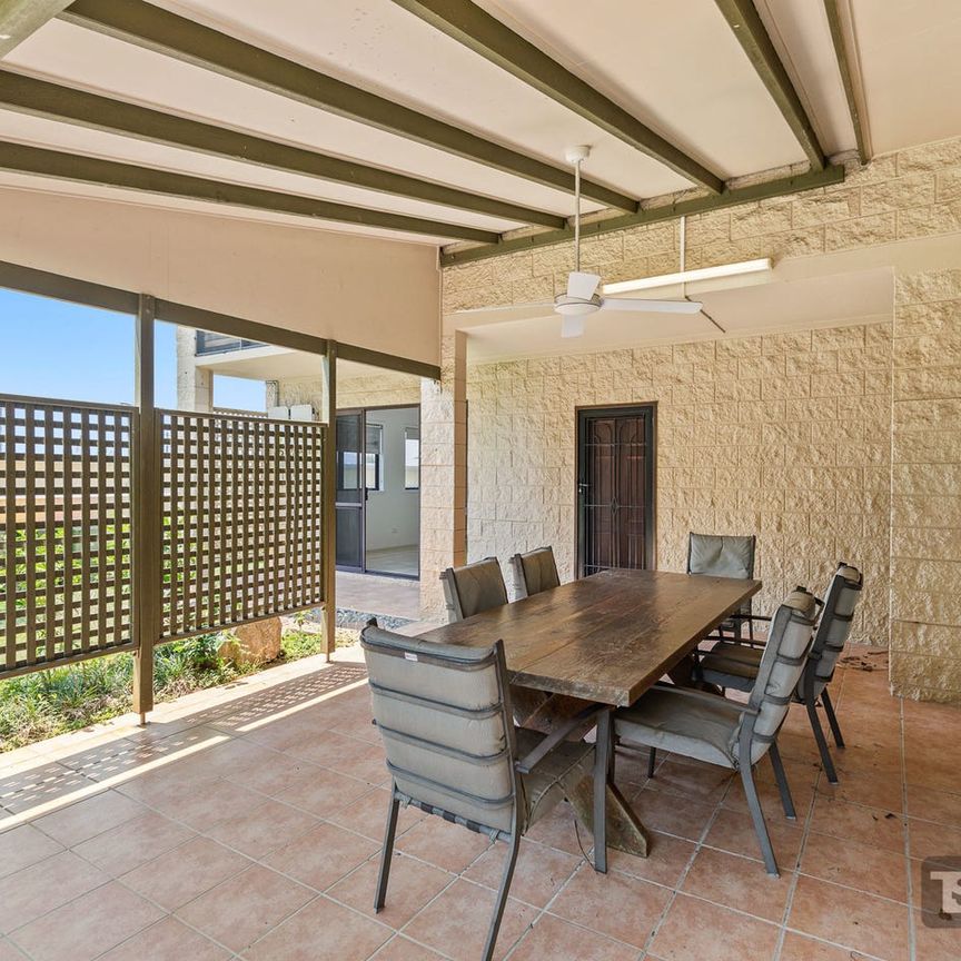 Wonderful Whitfield - Photo 1