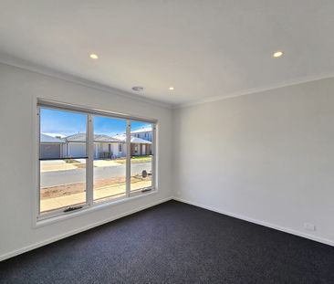 Eye Catching Home! - Photo 3