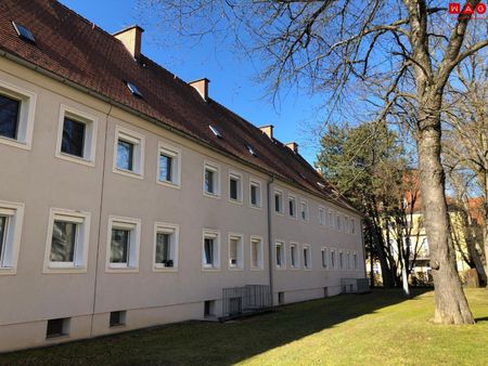 Ruhiges, grünes Wohnen mit optimaler Infrastruktur verspricht Erholung pur und kurze Wege! Schnell sein und diese in Sanierung befindliche Wohnung sichern - bezugsfertig Mitte August! - Foto 4