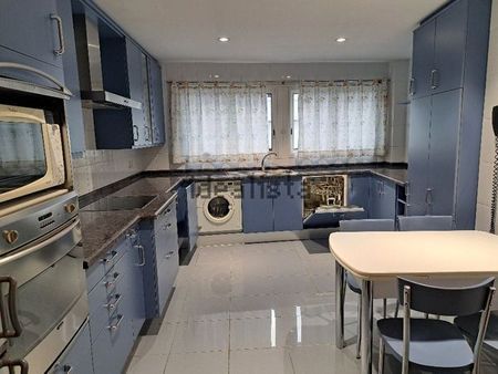 Alquiler de piso en Calle de Jesús y María - Photo 3