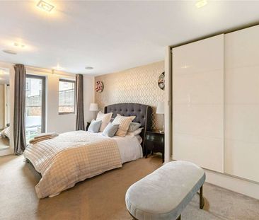 A striking detached contemporary house in the heart of Cheltenham - Photo 4