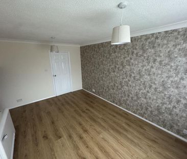 2 bedroom end of terrace house to rent - Photo 3