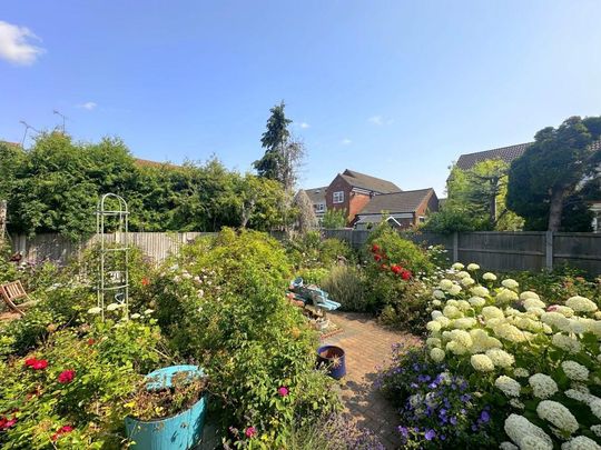 4 bedroom detached house to rent - Photo 1