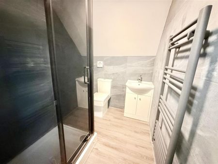 5 bedroom flat to rent - Photo 4