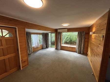 Situated in one of Hamilton’s most sought-after areas, this immaculately presented three-bedroom Lockwood home offers the perfect blend of comfort, style, and convenience. - Photo 4