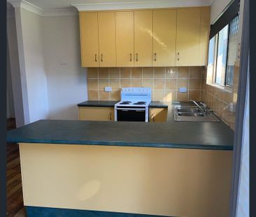 This neat and tidy low-set home offers comfortable coastal living i... - Photo 4