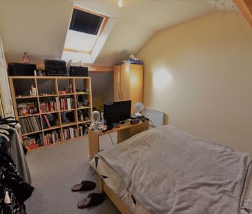 2 bedroom Flat in Flat 2, Leeds - Photo 2