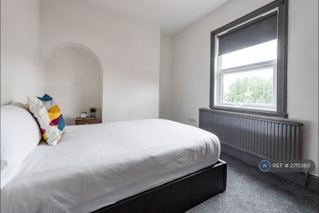 1 bedroom in a house share to rent - Photo 5