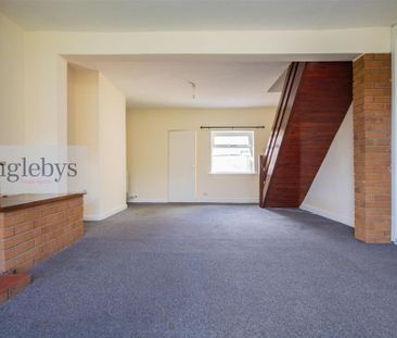 2 bedroom terraced house to rent - Photo 2