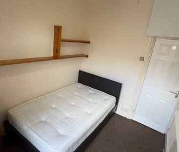 Room 3, Lucas Street, Woodhouse, Leeds, LS6 2JD - Photo 6