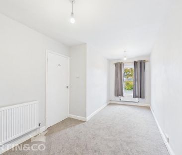 2 bedroom end of terrace house to rent - Photo 3