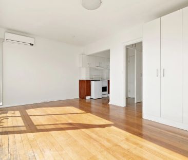 Low Maintenance Apartment In The Perfect Location! - Photo 6