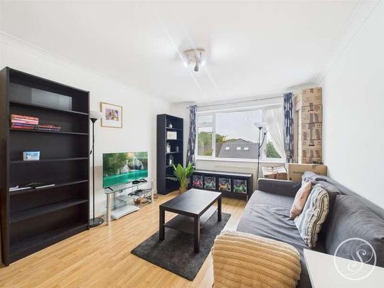 High Moor Crescent, Leeds, LS17 - Photo 1