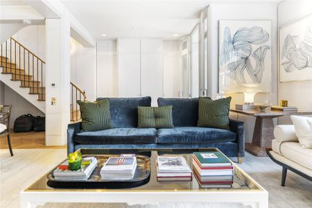 3 bedroom mews to rent - Photo 3